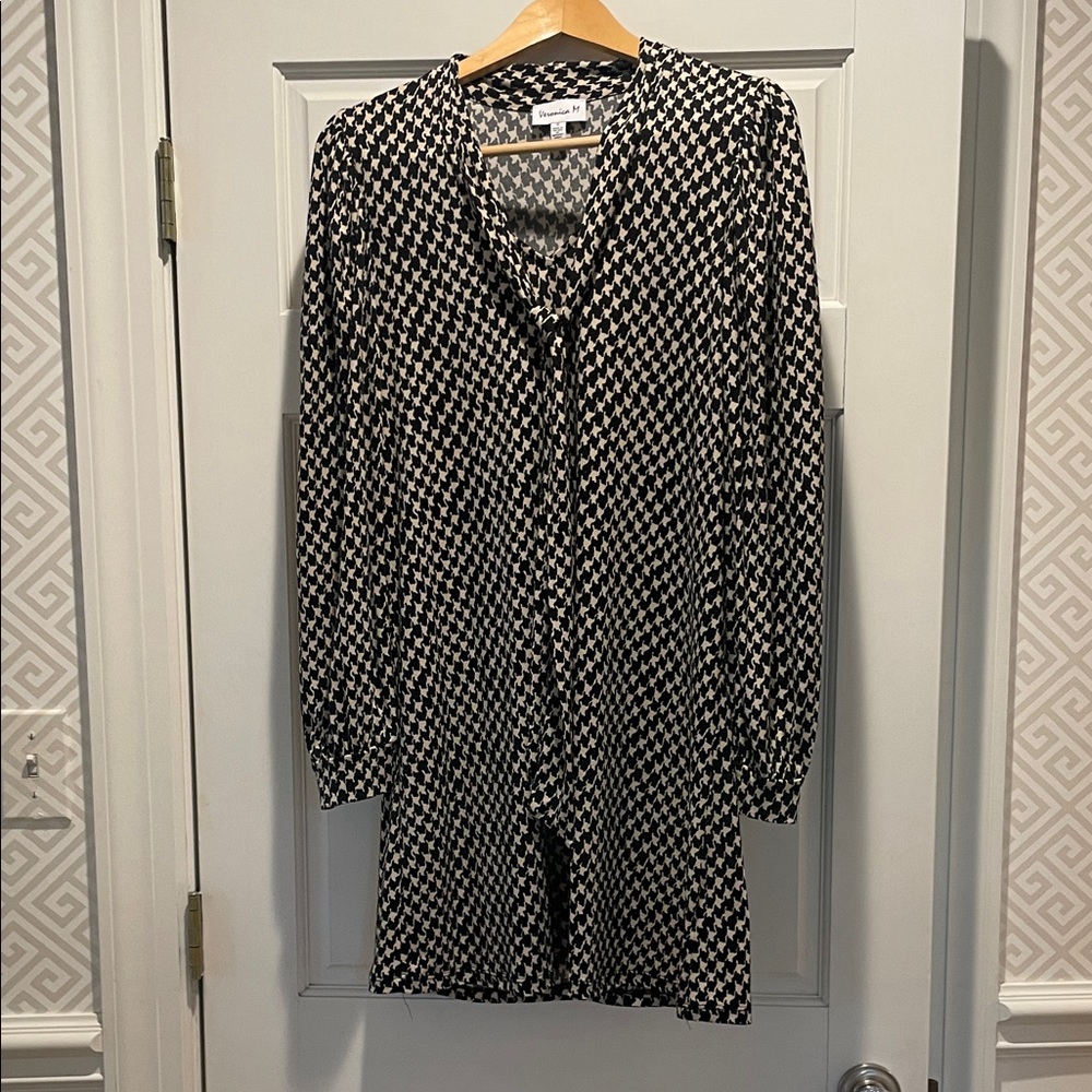 Veronica M Black and White Geometric Long Sleeve Dress